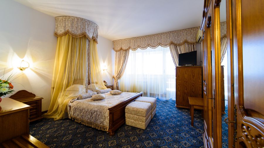 Standard Suite la Hotel Decebal din Bacău, vedere generală