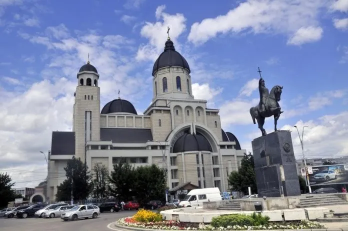 Catedrala „Înălțarea Domnului” din Bacău, la 5 minute de mers pe jos de hotel