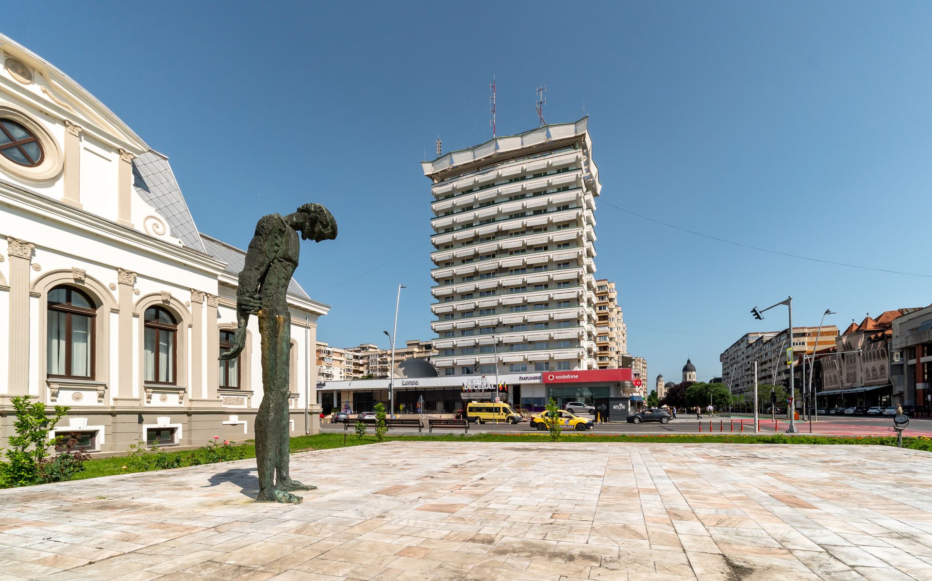 Hotel Decebal din Bacău văzut în contextul centrului orașului