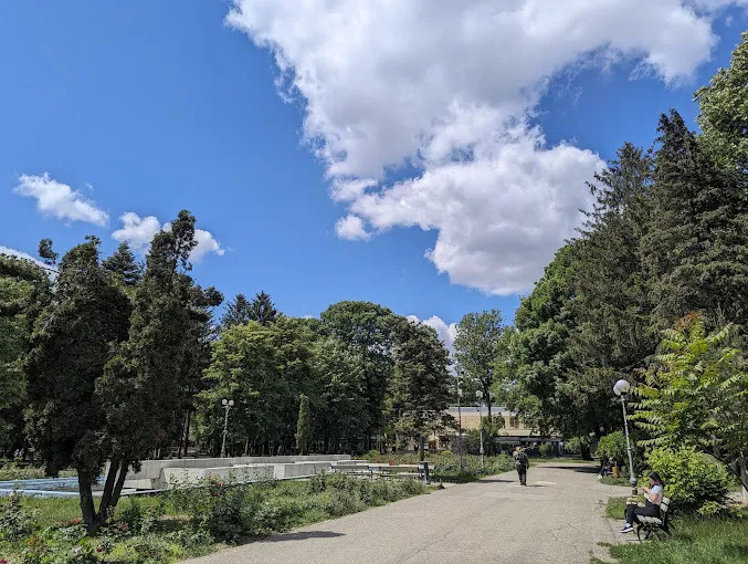 Parcul Cancicov din Bacău, la 12 minute de mers pe jos de Hotel Decebal
